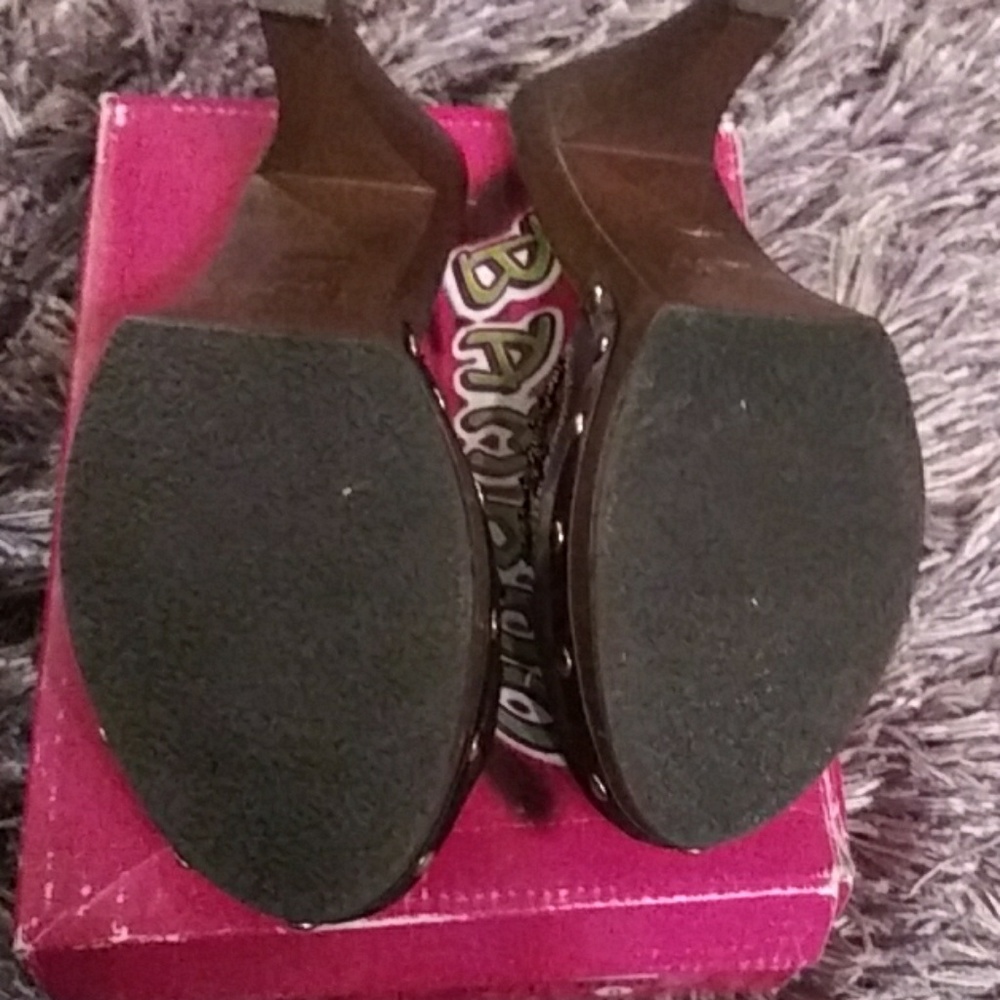 Shoe - Picture 3 of 5